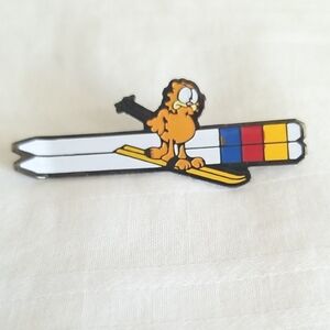 1978 Garfield Ski Skiing Pin